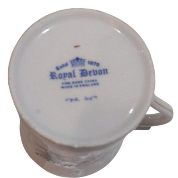 Vintage Royal Devon Bone China Tea Mugs Floral Decorations Ribbed with Gold Rims - Picture 6 of 12